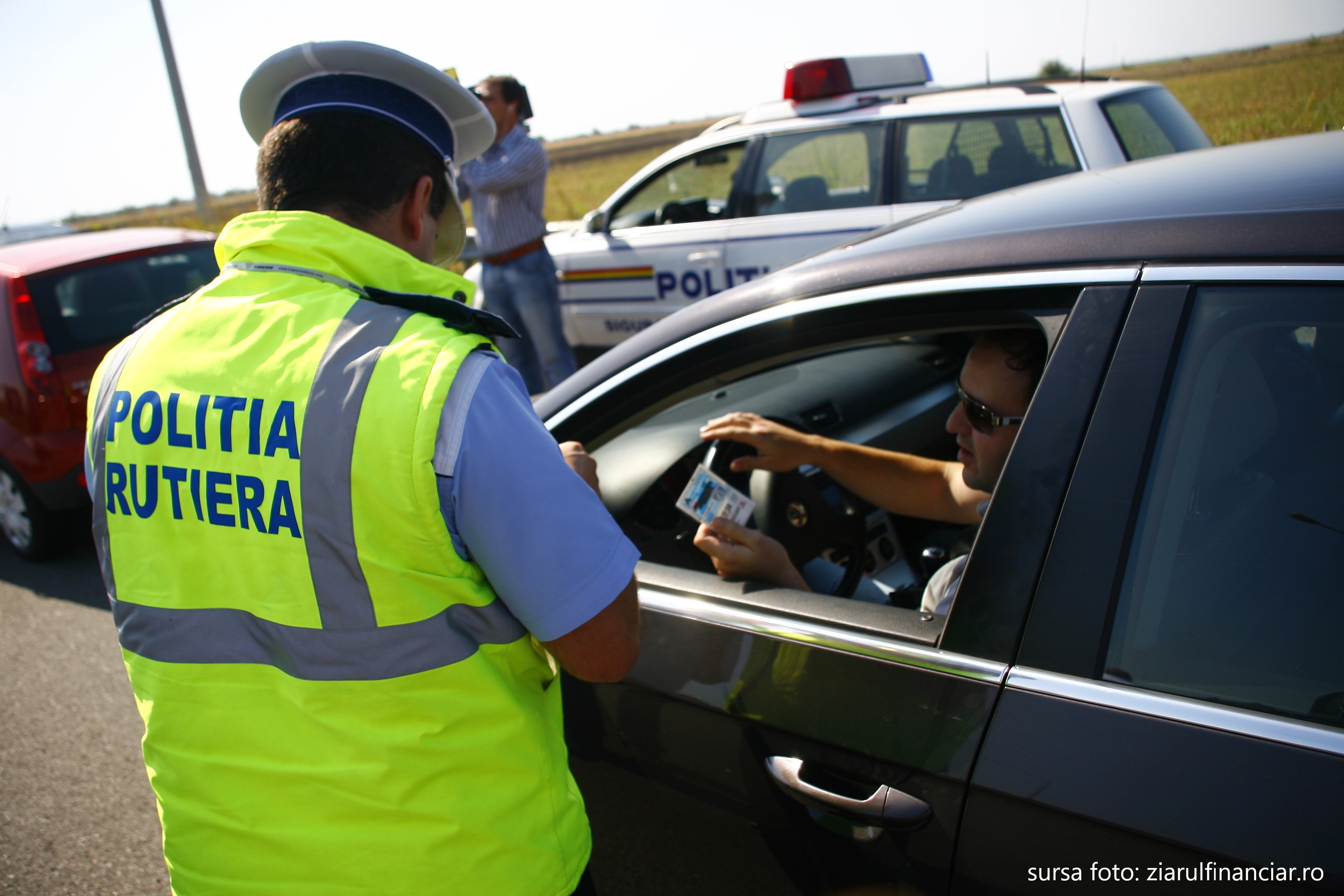 Polițiștii anunță încă de pe acum amenzi usturătoare pentru șoferii care nu au mașinile echipate de iarnă