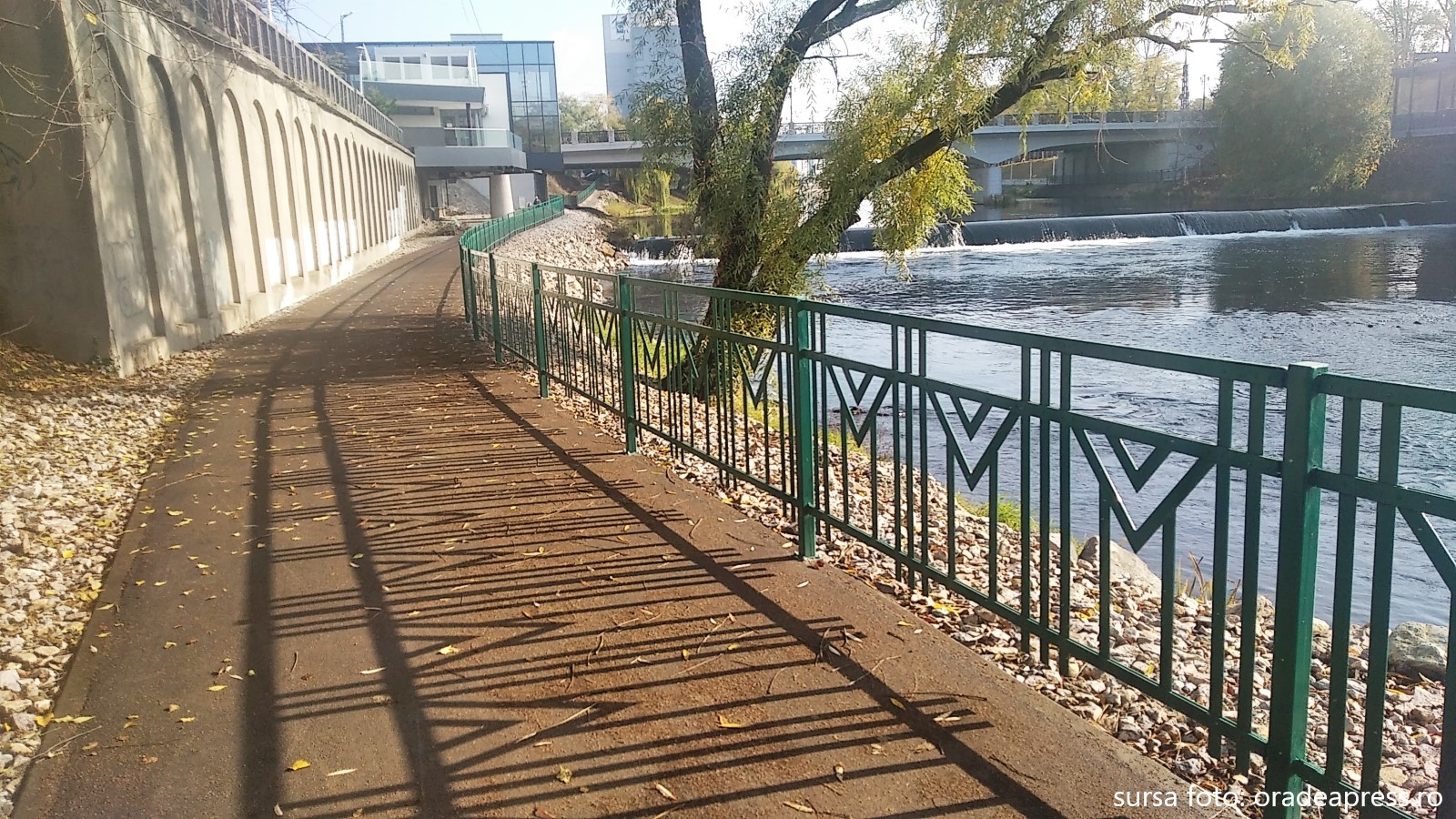 Orădenii au la dispoziție o nouă promenadă care leagă Parcul Libertății de Aleea Ștrandului