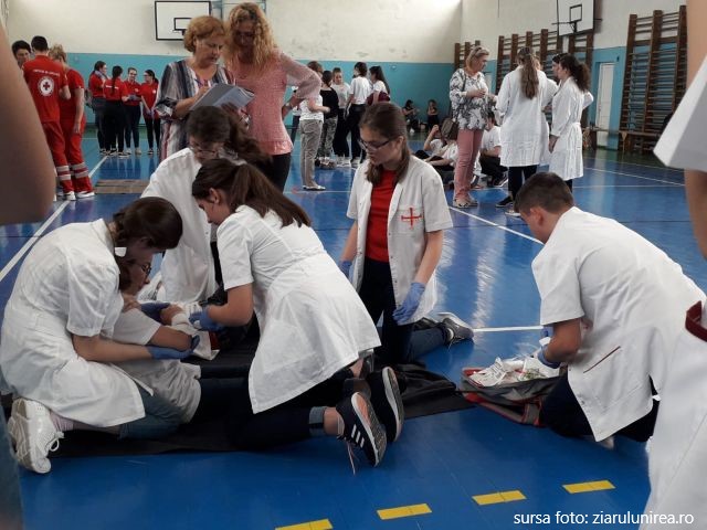 Elevii și profesorii se pot înscrie gratuit la cursul de prim-ajutor online Academia ”Sanitarii Pricepuți”