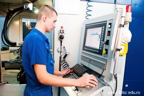 Banii pentru ”România educată” vor fi folosiți pentru dotarea a 10 mii de laboratoare, digitalizare și învățământul profesional