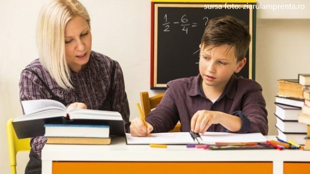 Profesorii care dau meditații, obligați să aibă casă de marcat. Trebuie să dea bon fiscal elevilor