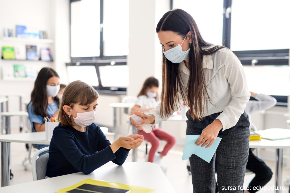 E aproape sigur că din toamnă școlile vor începe cu prezență fizică, a declarat Ministrul educației