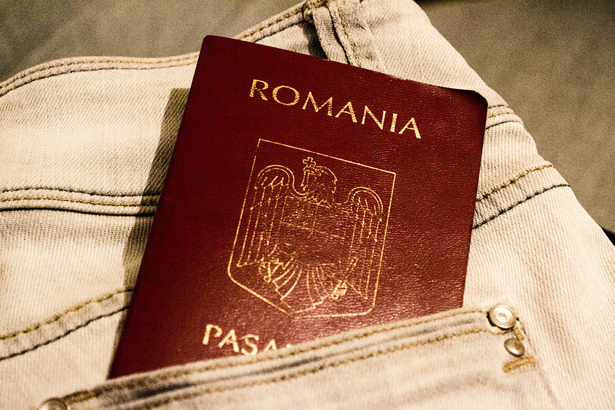 M.A.I. SI M.A.E. vor trimite sms-uri pentru expirarea pașapoartelor