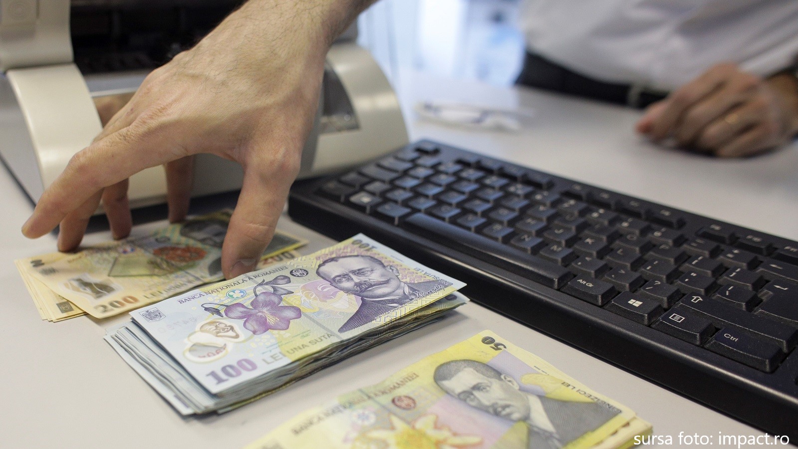 Consumatorii vulnerabili vor fi ajutaţi de stat la plata facturilor, conform unei legi ce ar putea fi adoptată în septembrie
