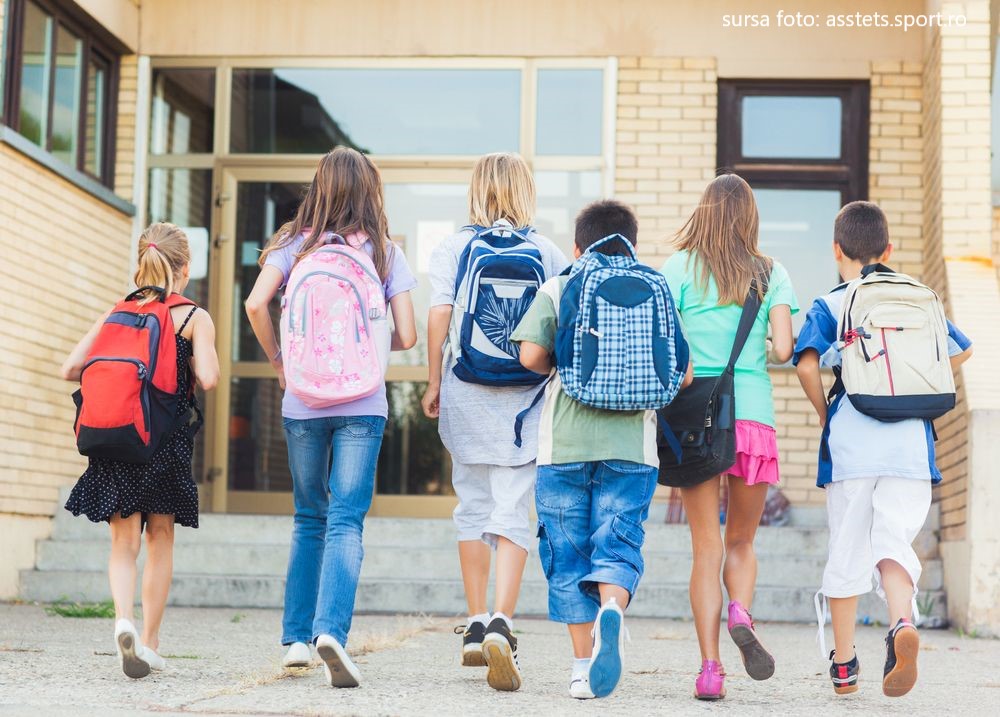 Varianta luată în calcul pentru începerea şcolii pe 13 septembrie este în format fizic