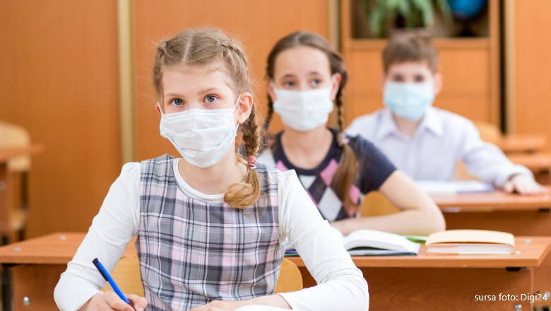 Părinţii vor fi chestionați la începutul anului şcolar privind vaccinarea elevilor